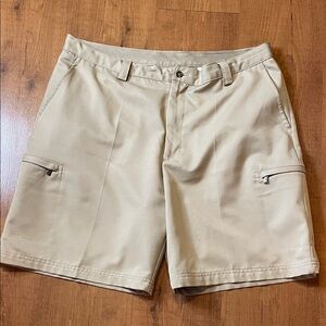 Izod Men's Beige Cargo Shorts